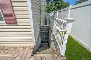 37 Champlin St, Ronkonkoma, NY 11779 - Photo 6