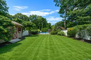 37 Champlin St, Ronkonkoma, NY 11779 - Photo 8