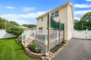 37 Champlin St, Ronkonkoma, NY 11779 - Photo 4