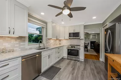 522 Amsterdam Avenue, Patchogue, NY 11772 - Photo 12