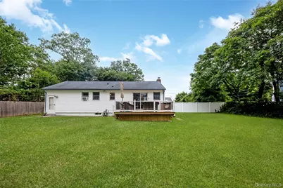 522 Amsterdam Avenue, Patchogue, NY 11772 - Photo 20