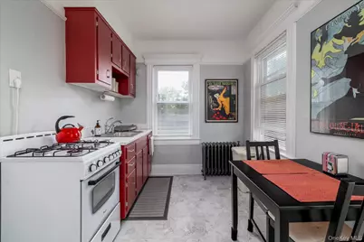 86 Woods Avenue, Rockville Centre, NY 11570 - Photo 10