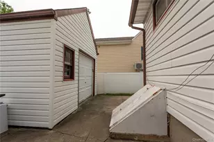 81 Montgomery Ave, Oceanside, NY 11572 - Photo 4
