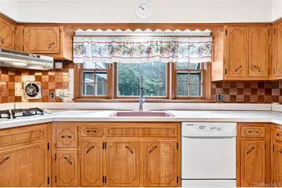 2 Laura Lane, Spring Valley, NY 10977 - Photo 18