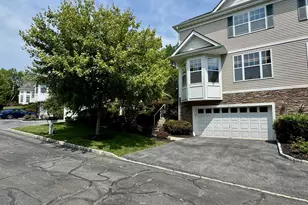 8 Green Ct, Middletown, NY 10940 - Photo 2