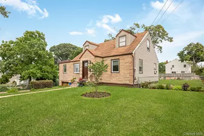 285 Starke Avenue, East Meadow, NY 11554 - Photo 2