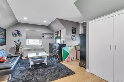 401 Beechmont Avenue, Lindenhurst, NY 11757 - Photo 20