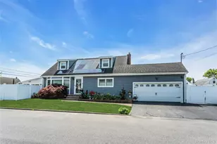 401 Beechmont Ave, Lindenhurst, NY 11757 - Photo 2