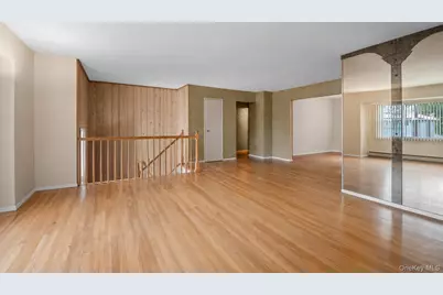 26 Acorn Lane, Plainview, NY 11803 - Photo 12