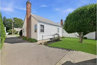 27 Plymouth Avenue, Mineola, NY 11501 - Photo 18