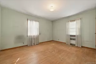 27 Plymouth Ave, Mineola, NY 11501 - Photo 8