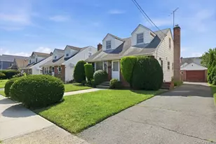 27 Plymouth Ave, Mineola, NY 11501 - Photo 2