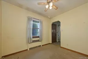 27 Plymouth Ave, Mineola, NY 11501 - Photo 6