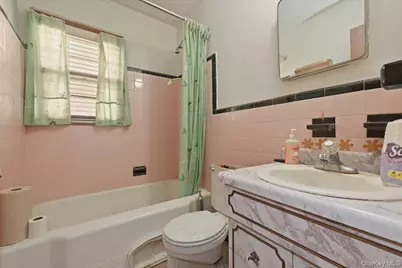27 Plymouth Avenue, Mineola, NY 11501 - Photo 10