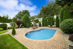 948 Cathedral Ave, Franklin Square, NY 11010 - Photo 6