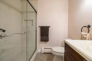 948 Cathedral Ave, Franklin Square, NY 11010 - Photo 22