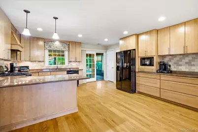 948 Cathedral Avenue, Franklin Square, NY 11010 - Photo 14