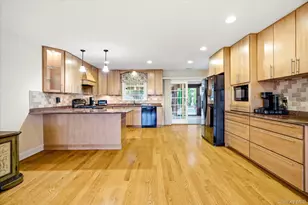 948 Cathedral Ave, Franklin Square, NY 11010 - Photo 12