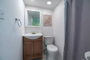 948 Cathedral Ave, Franklin Square, NY 11010 - Photo 34