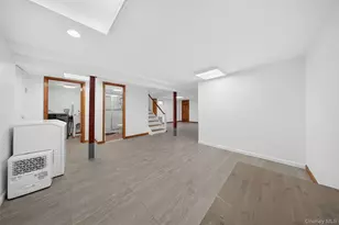 170-19 Pidgeon Meadow Rd, Fresh Meadows, NY 11365 - Photo 28