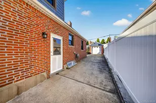 170-19 Pidgeon Meadow Rd, Fresh Meadows, NY 11365 - Photo 32