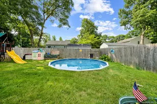 152 Parkwood Dr, Shirley, NY 11967 - Photo 2