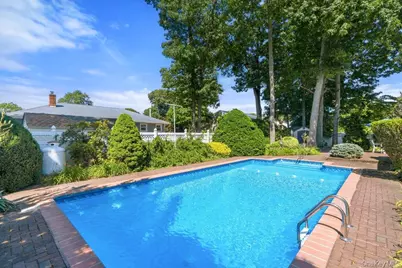 1621 Madison Avenue, West Islip, NY 11795 - Photo 24