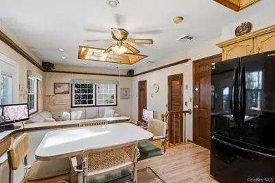1621 Madison Avenue, West Islip, NY 11795 - Photo 8