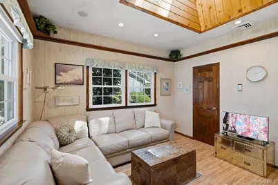1621 Madison Avenue, West Islip, NY 11795 - Photo 12