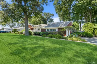 1621 Madison Avenue, West Islip, NY 11795 - Photo 2