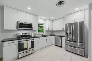 21 Manhattan Ave, Middletown, NY 10940 - Photo 8