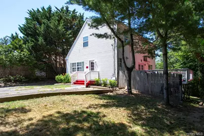 32 Birch Court, Riverhead, NY 11901 - Photo 2