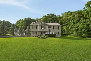 18 Hickory Pl, Middletown, NY 10941 - Photo 2