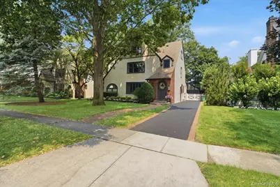 89 Poplar Street, Garden City, NY 11530 - Photo 2