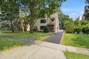 89 Poplar St, Garden City, NY 11530 - Photo 2