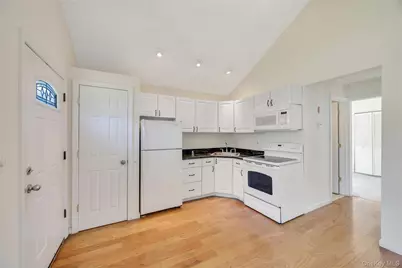 22 Maplewood Avenue, Selden, NY 11784 - Photo 14