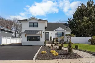 53 Elizabeth Dr, Bethpage, NY 11714 - Photo 2