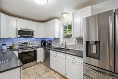 18 Mews Alley, Poughkeepsie, NY 12603 - Photo 8