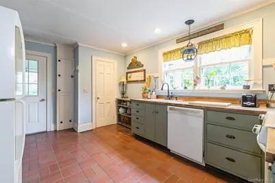 200 Greene Avenue, Sayville, NY 11782 - Photo 18