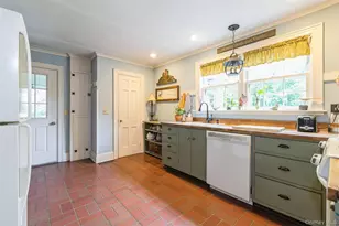200 Greene Ave, Sayville, NY 11782 - Photo 18
