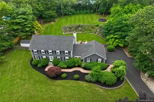 2 Buckingham Meadow Rd, East Setauket, NY 11733 - Photo 2