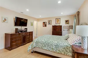 208 Palo Alto Dr, Plainview, NY 11803 - Photo 16