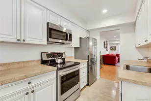208 Palo Alto Dr, Plainview, NY 11803 - Photo 12
