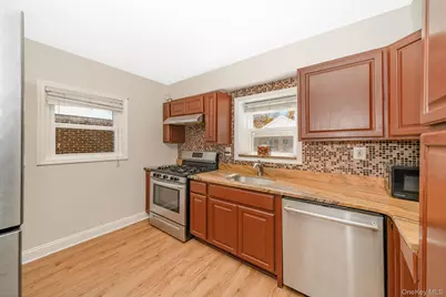 14 Milton Court, Rockville Centre, NY 11570 - Photo 4