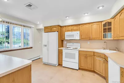 258 Lafayette Road, West Babylon, NY 11704 - Photo 10
