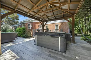 58 Reeve Rd, Rockville Centre, NY 11570 - Photo 32