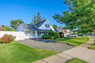 51 Shepherd Ln, Levittown, NY 11756 - Photo 2