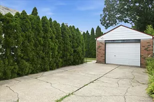 179 Locust St, Floral Park, NY 11001 - Photo 42