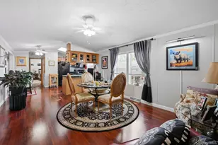 37 Hubbard Ave, Riverhead, NY 11901 - Photo 6