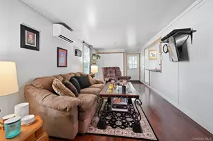 37 Hubbard Ave, Riverhead, NY 11901 - Photo 14
